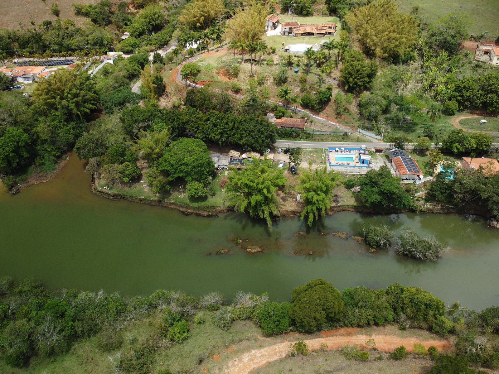 O Rio Paraíba do Sul visto de cima no Mandizeiro
